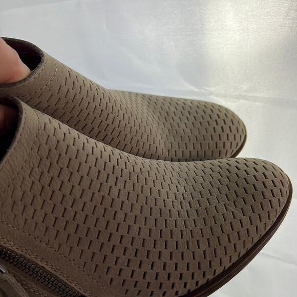Lucky Brand Brielley taupe textured suede and leather ankle boots zipper 7 M - Picture 2 of 10